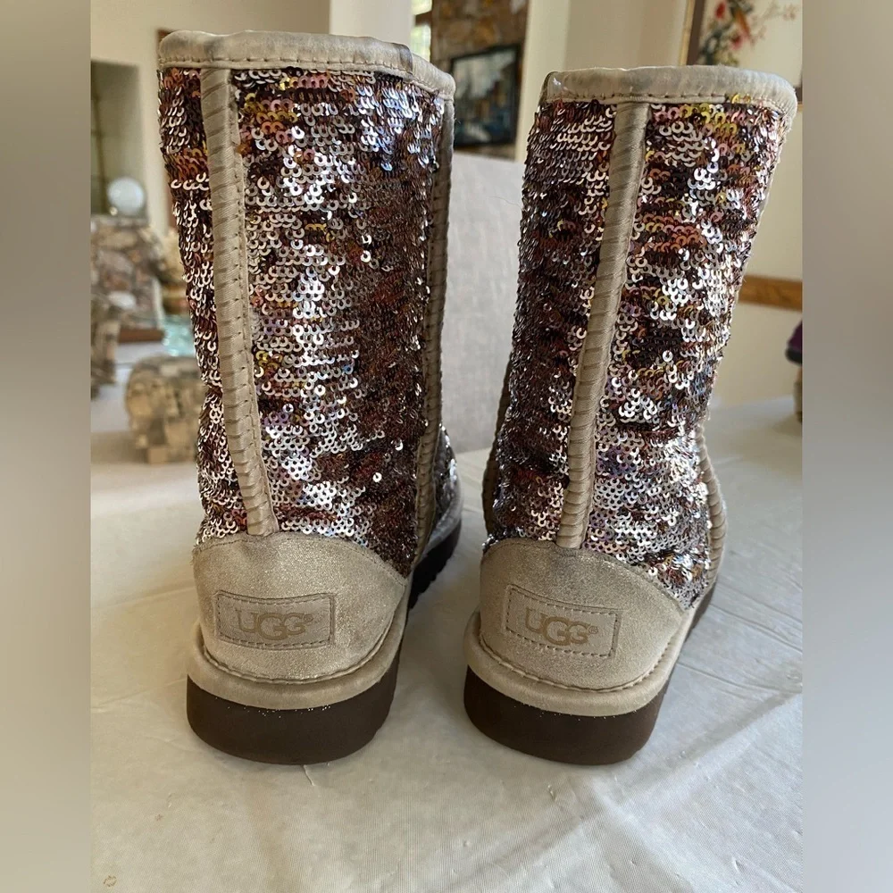 Ugg classic short sparkles champagne boot. Size 6